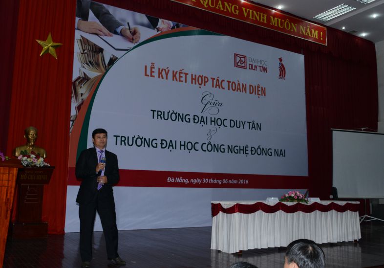 TS. Phan Ngọc Sơn  phát biểu tại buổi lễ