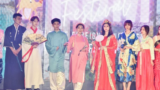 “CULTURAL FESTIVAL FFL 2022” – KHOA NGOẠI NGỮ MANG KHÔNG GIAN TÁI HIỆN VĂN HOÁ CÁC NƯỚC TRÊN THẾ GIỚI