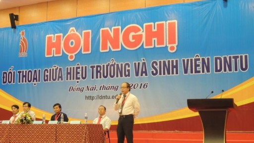 Đối thoại giữa Hiệu trưởng và sinh viên Khoa Đ, ĐT, CK&XD