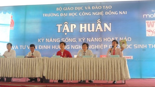 Hàng ngàn học sinh THPT tới thăm và tìm hiểu về thông tin tuyển sinh năm 2015 tại bắn cá online
 (DNTU)