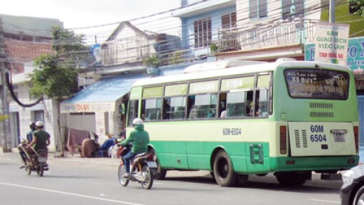 Tuyến xe buýt số 1 xuất phát từ trường ĐH Công nghệ Đồng Nai sẽ đi ngang qua cù lao Phố, cầu An Hảo đến ngã 4 Vũng Tàu